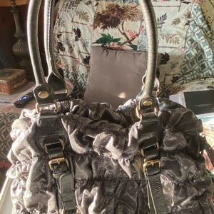 Shea Shea beautiful soft & shiny purse handbag hand straps new w/o tag $30.00